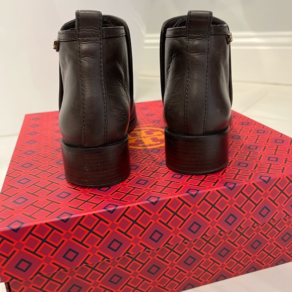 Tory Burch Leather Lexi Bootie in brown - Picture 2 of 5